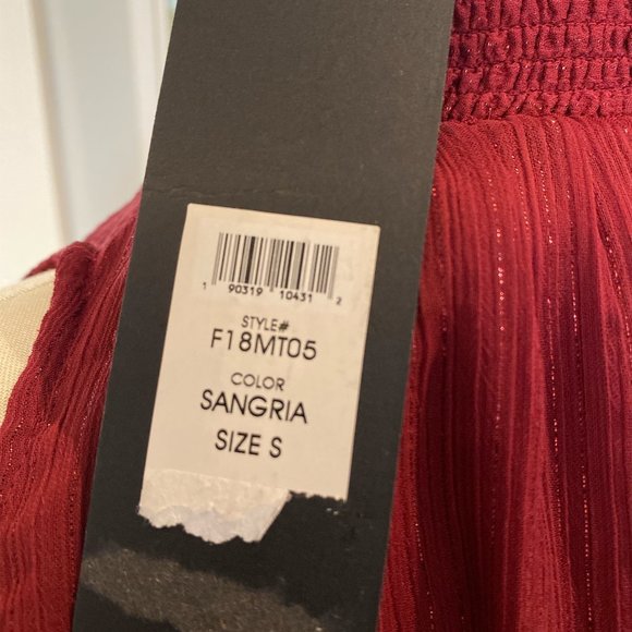 ZOE BY RACHEL ZOE Cold Shoulder Top Size Small Sangria Colour Shimmery - Picture 10 of 13